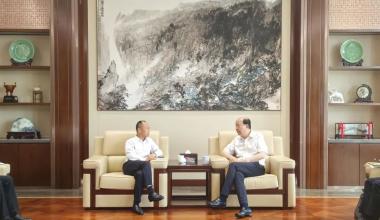 Zhang Shiqian, presidente della filiale di Jiaxing della Banca industriale e commerciale della Cina, visita Tongkun per la ricerca