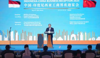 Il premier Li Qiang ha partecipato alla cena della comunità imprenditoriale Cina-Indonesia e ha pronunciato un discorso. Chen Lei, Presidente e Presidente di Tongkun Group Co., Ltd., è stato invitato a partecipare.